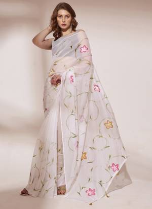 Grab These Party Wear Saree in Fine Colored.These Saree is Fabricated On Blooming Organza Pair With Art Silk Blouse.Its Beautified With Designer Brush Printed.