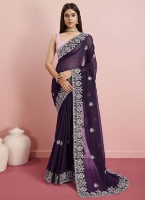 Garb These Party Wear Saree in Fine Colored.These Saree Are Georgette And Blouse is Art Silk Fabricated.Its Beautified With Designer Coding Embroidery Work.