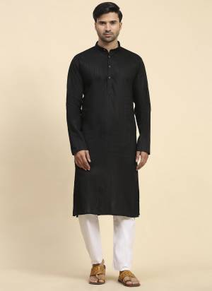 For A festive Wear,Grab These Readymade Kurta in Fine Colored.These Kurta is Fabricated On Cotton With Wevon Designer Work.Buy Now.