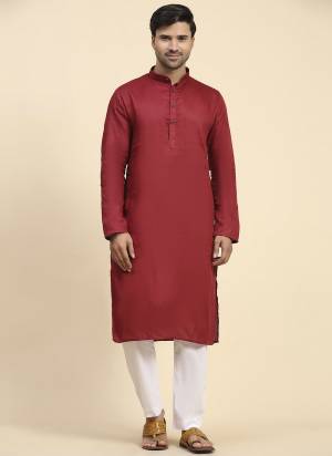 For A festive Wear,Grab These Readymade Kurta in Fine Colored.These Kurta is Fabricated On Cotton With Wevon Designer Work.Buy Now.