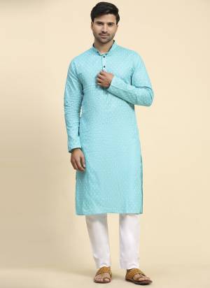 For A festive Wear,Grab These Readymade Kurta in Fine Colored.These Kurta is Fabricated On Cotton With Wevon Designer Work.Buy Now.