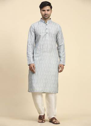 For A festive Wear,Grab These Readymade Kurta in Fine Colored.These Kurta is Fabricated On Rado Cotton With Designer Digital Printed.Buy Now.