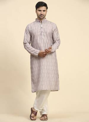 For A festive Wear,Grab These Readymade Kurta in Fine Colored.These Kurta is Fabricated On Rado Cotton With Designer Digital Printed.Buy Now.