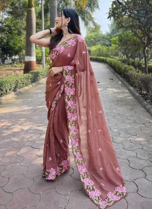 Attrective Looking These Party Wear Saree in Fine Colored.These Saree Are Organza And Blouse is Fabricated On Art Silk.Its Beautified With Designer Thread Embroidery Work.