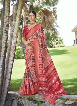 Garb These Party Wear Saree in Fine Colored.These Saree And Blouse is Fabricated On Kalamkari Silk Pair.Its Beautified With Wevon Jari Border Designer With Designer Printed.