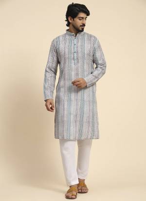 For A festive Wear,Grab These Readymade Kurta in Fine Colored.These Kurta is Fabricated On Linen With Designer Digital Printed.Buy Now.