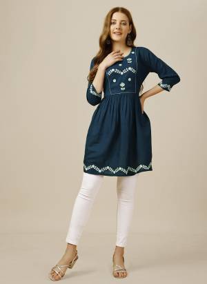 Attrective These Beautiful Looking Readymade Short Kurti.These Kurti is Fabricated On Rayon.Its Beautified With Designer Thread,Sequance Embroidery Work .