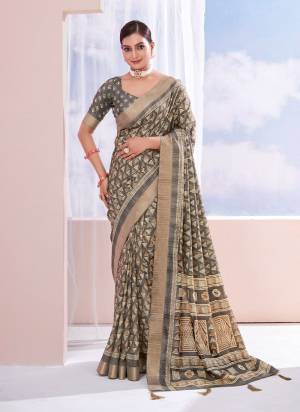 Garb These Party Wear Saree in Fine Colored.These Saree And Blouse is Fabricated On Dolla Silk Pair.Its Beautified With Wevon Jari Border Designer With Designer Printed.