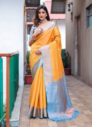 Garb These Party Wear Saree in Fine Colored.These Saree And Blouse is Fabricated On Kanjivaram Silk.Its Beautified With Weavon Copper Jari Designer.