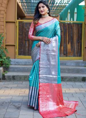 Attrective These Party Wear Saree in Fine Colored.These Saree And Blouse is Fabricated On Banarasi Handloom Silk.Its Beautified With Weavon Jari Designer.