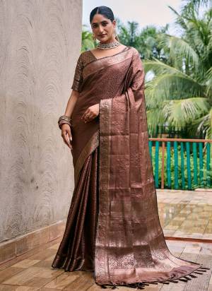 Attrective These Party Wear Saree in Fine Colored.These Saree And Blouse is Fabricated On Kanjivaram Silk.Its Beautified With Weavon Copper Jari Designer.