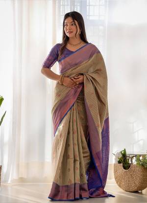 Garb These Party Wear Saree in Fine Colored.These Saree And Blouse is Fabricated On Kanjivaram Silk.Its Beautified With Weavon Copper Jari Designer.