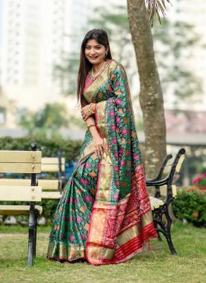 Attrective These Festive Wear Saree in Fine Colored.These Saree And Blouse is Fabricated On Banarasi Silk.Its Beautified With Wevon Meenakari Designer.