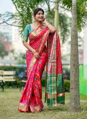 Attrective These Festive Wear Saree in Fine Colored.These Saree And Blouse is Fabricated On Banarasi Silk.Its Beautified With Wevon Meenakari Designer.