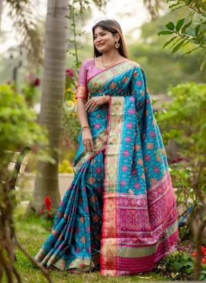 Attrective These Festive Wear Saree in Fine Colored.These Saree And Blouse is Fabricated On Banarasi Silk.Its Beautified With Wevon Meenakari Designer.