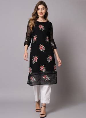 Garb These Beautiful Looking Readymade Kurti.These Kurti is Fabricated On Georgette.Its Beautified With Designer Thread Embroidery Work.