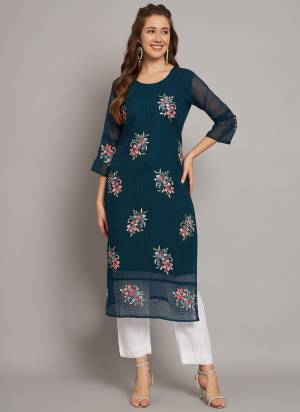 Garb These Beautiful Looking Readymade Kurti.These Kurti is Fabricated On Georgette.Its Beautified With Designer Thread Embroidery Work.