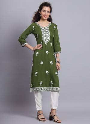 Attrective These Beautiful Looking Readymade Kurti.These Kurti is Fabricated On Rayon.Its Beautified With Designer Lucknowi Chikankari Embroidery Work.