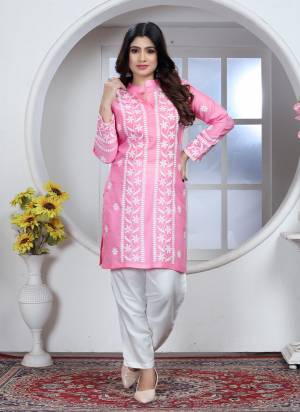 Garb These Beautiful Looking Readymade Kurti.These Kurti is Fabricated On Rayon.Its Beautified With Designer Chikankari Embroidery Work.