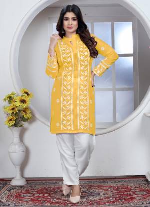 Garb These Beautiful Looking Readymade Kurti.These Kurti is Fabricated On Rayon.Its Beautified With Designer Chikankari Embroidery Work.