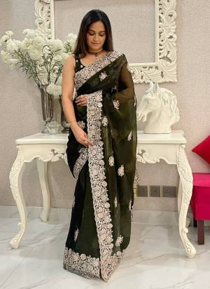 Attrective These Party Wear Saree in Fine Colored.These Saree Are Organza Silk And Blouse is Organza Silk Fabricated.Its Beautified With Designer Golden Jari Embroidery Work.