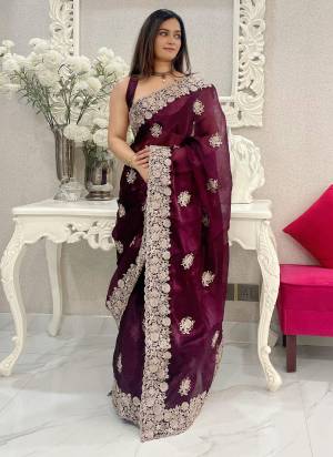 Attrective These Party Wear Saree in Fine Colored.These Saree Are Organza Silk And Blouse is Organza Silk Fabricated.Its Beautified With Designer Golden Jari Embroidery Work.