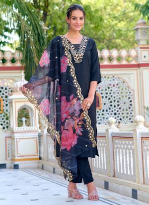 Grab These Readymade Suit in Fine Colored Pair With Bottom And Dupatta.These Top And Bottom Are Fabricated On Chanderi Pair With Teby Dupatta.Its Beautified With Designer Embroidery Work With Printed Dupatta.