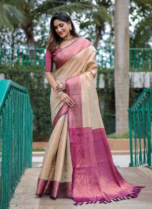 Attrective These Party Wear Saree in Fine Colored.These Saree And Blouse is Fabricated On Kanjivaram Silk.Its Beautified With Weavon Copper Jari Designer.