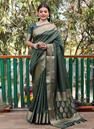 Atrective These Festive Wear Saree in Fine Colored.These Saree And Blouse is Fabricated On Handloom Silk.Its Beautified With Weaving Bandhej Patola Designer.