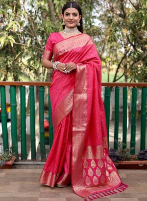 Atrective These Festive Wear Saree in Fine Colored.These Saree And Blouse is Fabricated On Handloom Silk.Its Beautified With Weaving Bandhej Patola Designer.