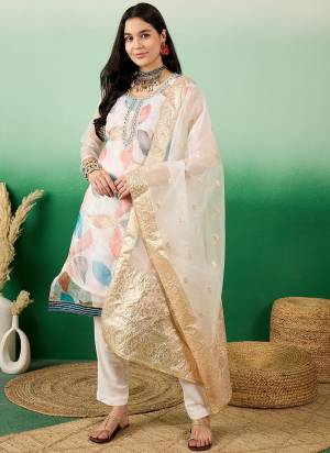 Garb These Suit in Fine Colored Pair With Bottom And Dupatta.These Top Are Organza And Dupatta Are Fabricated On Organza Pair With Santoon Bottom.Its Beautified With Designer Printed, Hand Work.