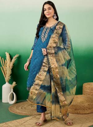 Garb These Suit in Fine Colored Pair With Bottom And Dupatta.These Top Are Modal Silk And Dupatta Are Fabricated On Organza Pair With Santoon Bottom.Its Beautified With Designer Printed, Hand Work.