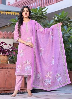 Garb These Beautiful Looking Readymade Suits.These Top Are Linen And Bottom Are Cotton And Dupatta Are Linen Fabricated.Its Beautified With Disigner Printed.