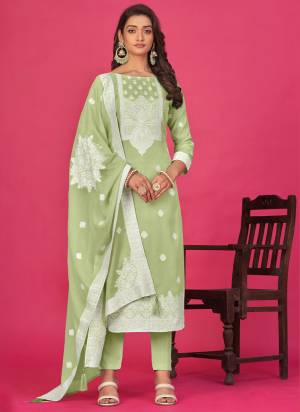 Garb These Suit in Fine Colored Pair With Bottom And Dupatta.These Top And Dupatta Are Fabricated On Organza Pair With Muslin Bottom.Its Beautified With Wevon Designer With Baadla Work.