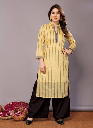 Garb These Beautiful Looking Partywear Readymade Kurti.These Kurti Are Chanderi Cotton Fabricated.Its Beautified With Wevon Disigner.