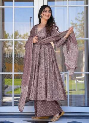 Attrective Looking These Beautiful Looking Readymade Suits.These Top Bottom And Dupatta Are Maslin is Fabricated.Its Beautified With Designer Digital Printed.