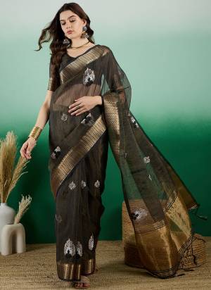 Attrective These Party Wear Saree in Fine Colored.These Saree And Blouse Is Khadi Organza Fabricated.Its Beautified With Wevon Designer With Embroidery Work.