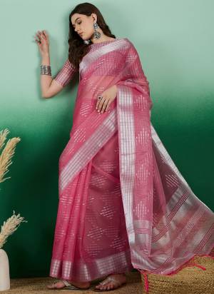 Garb These Party Wear Saree in Fine Colored.These Saree And Blouse Is Khadi Organza Fabricated.Its Beautified With Wevon Jacquard Designer.