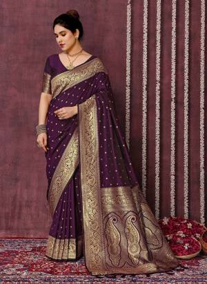 Attrective Look These Festive Wear Saree in Fine Colored.These Saree And Blouse is Fabricated On Silk Blend.Its Beautified With Weaving Jari Designer.