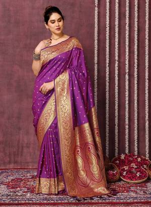 Attrective Look These Festive Wear Saree in Fine Colored.These Saree And Blouse is Fabricated On Silk Blend.Its Beautified With Weaving Jari Designer.