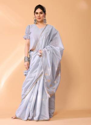 Garb These Festive Wear Saree in Fine Colored.These Saree And Blouse is Fabricated On Chanderi Silk.Its Beautified With Weaving Jari Designer.