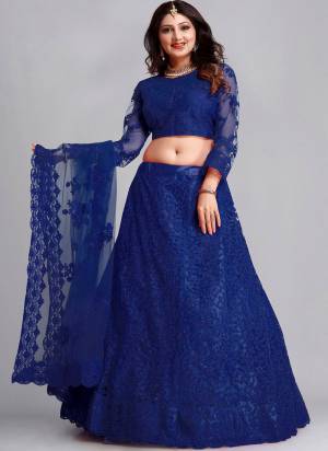 Garb These Partywear Lehenga Choli in Fine Colored.These Lehenga Are Net Choli Are Net And Dupatta Are Fabricated On Net Pair.Its Beautified With Designer Thread Embroidery With Diamond Work.