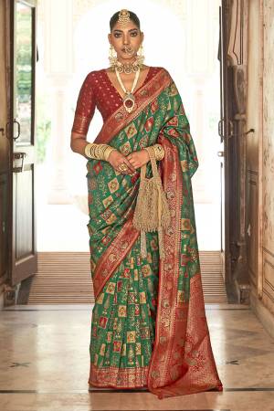 Looking These Fastival Wear Saree in Fine Colored.These Saree And Blouse is Fabricated On J P W Silk Banarasi Broket.Its Beautified With Weaving Broket Jari Designer.