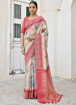 Garb These Festive Wear Saree in Fine Colored.These Saree And Blouse is Fabricated On Tussar Silk.Its Beautified With Wevon Pallu Border Designer With Printed.