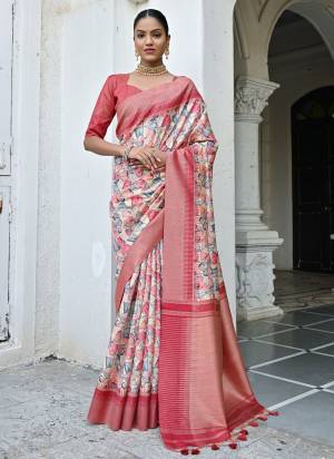 Garb These Festive Wear Saree in Fine Colored.These Saree And Blouse is Fabricated On Tussar Silk.Its Beautified With Wevon Pallu Border Designer With Printed.