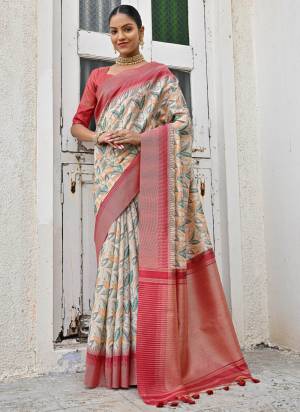 Garb These Festive Wear Saree in Fine Colored.These Saree And Blouse is Fabricated On Tussar Silk.Its Beautified With Wevon Pallu Border Designer With Printed.