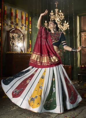 Attrective These Navratri Special Lehenga Choli in Fine Colored.These Lehenga Are Muslin Cotton And Blouse Are Rayon And Dupatta Are Fabricated On Gajji Silk.Its Beautified With Designer Printed With Mirror,Thread Embroidery Work.