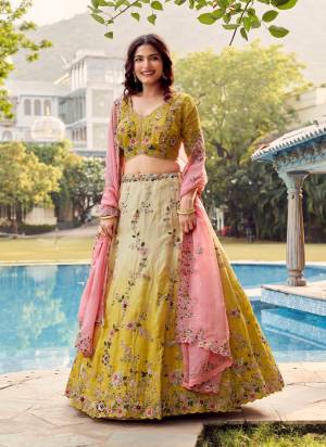 For A Designer Look,Grab These Designer Lehenga Choli in Fine Colored.These Lehenga Are Organza And Blouse Are Fabricated On Art Silk Pair With Organza Dupatta.Its Beautified With Designer Sequance,Thread,Jari Embroidery With Kasab Coating,Diamond Stone Work.