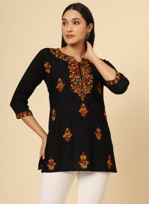 Garb These Beautiful Looking Readymade Short Kurti.These Kurti is Fabricated On Rayon.Its Beautified With Designer Chikankari Thread Embroidery Work.