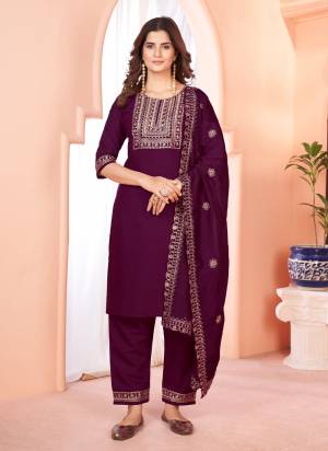 Garb These Suit in Fine Colored Pair With Bottom And Dupatta.These Top And Bottom Are Fabricated On Viscose Chanderi Pair With Viscose Chanderi Dupatta.Its Beautified With Designer Embroidery Work.